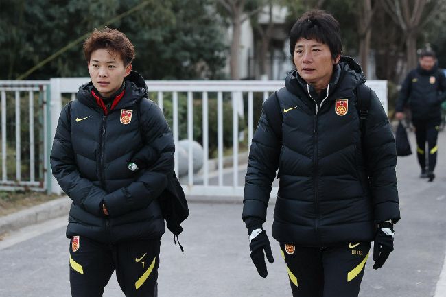 已婚妻子偷窥按摩
